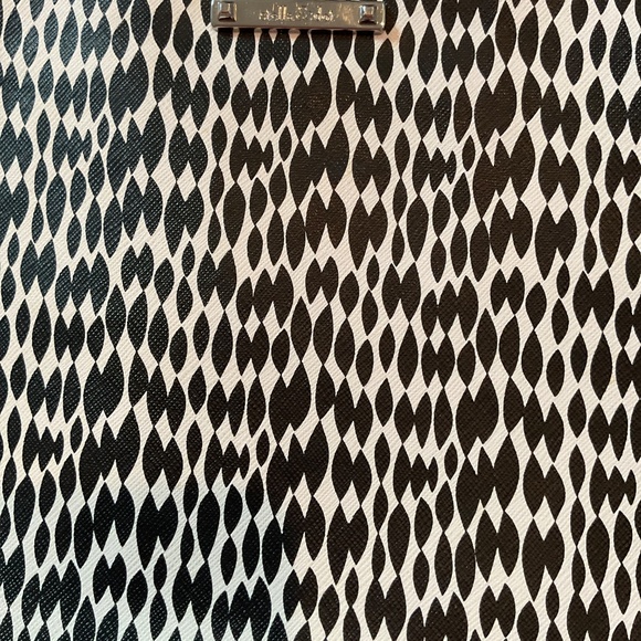 Stella & Dot Laptop Cover Black an White print with blue interior - Picture 5 of 6